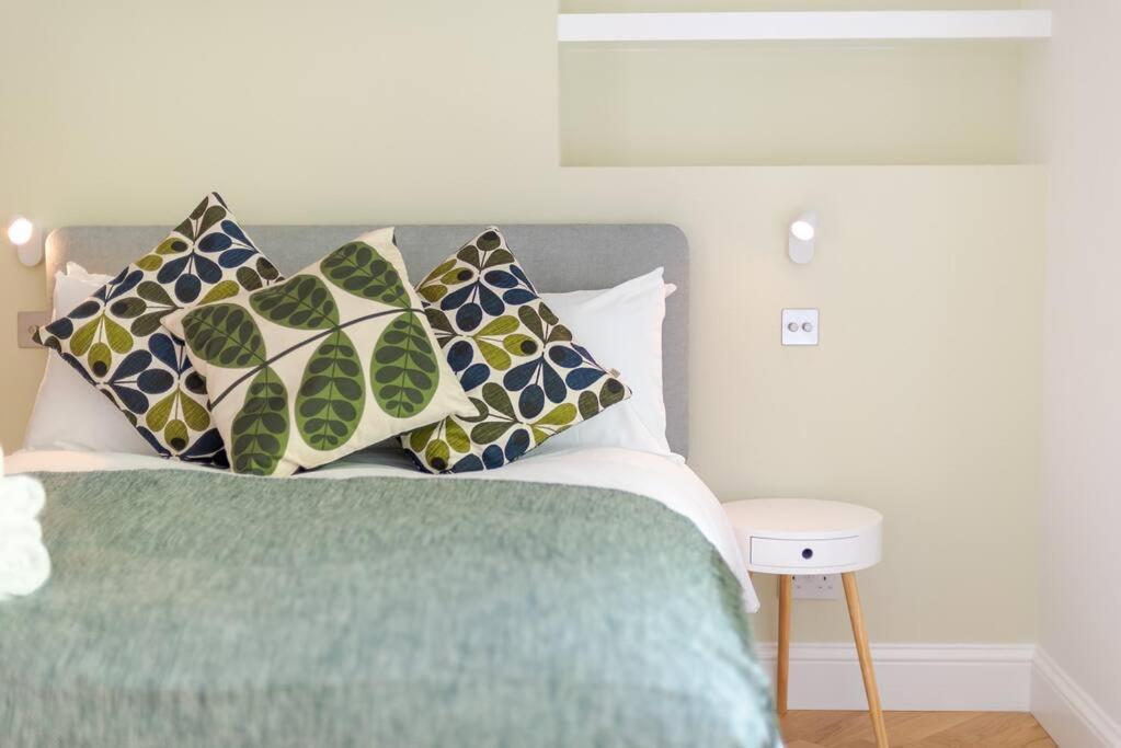 Stunning Two Bed Apartment Rh8 ロンドン エクステリア 写真